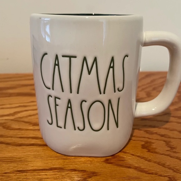 Rae Dunn Xmas Mug - Picture 1 of 2
